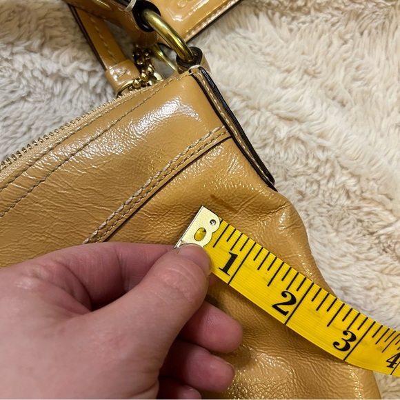 COACH | BEIGE PATENT LEATHER BAG | PLEATED BUCKLE STRAP | HOBO SHOULDER PURSE - Picture 6 of 15